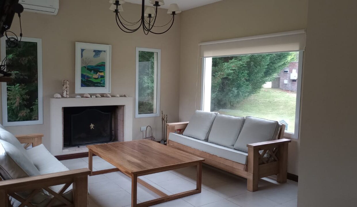 WhatsApp Image 2024-12-12 at 12.38.00 (1)